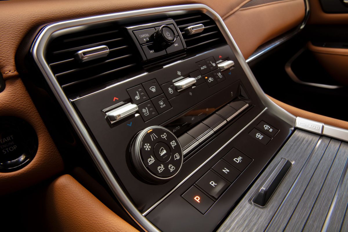 Nissan Armada 2024. Центральная консоль. Внедорожник 5 дв., 3 поколение