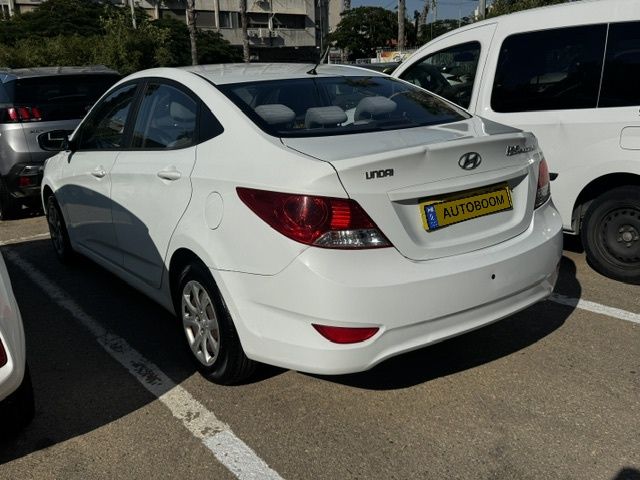 יונדאי i25 יד 2 רכב, 2012