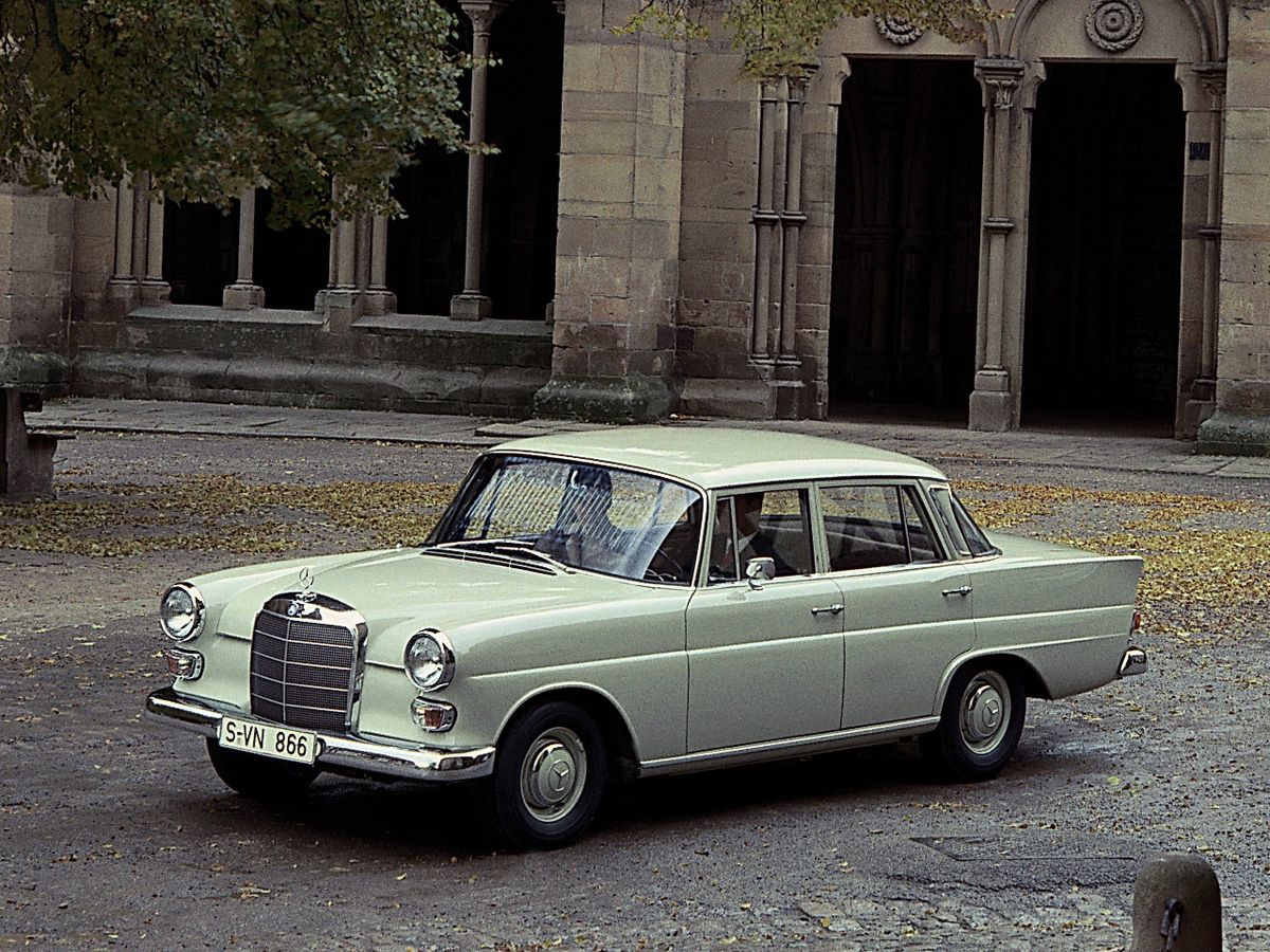 مرسيدس بنز W110 1965. الهيكل، المظهر الخارجي. سيدان, 2 الجيل