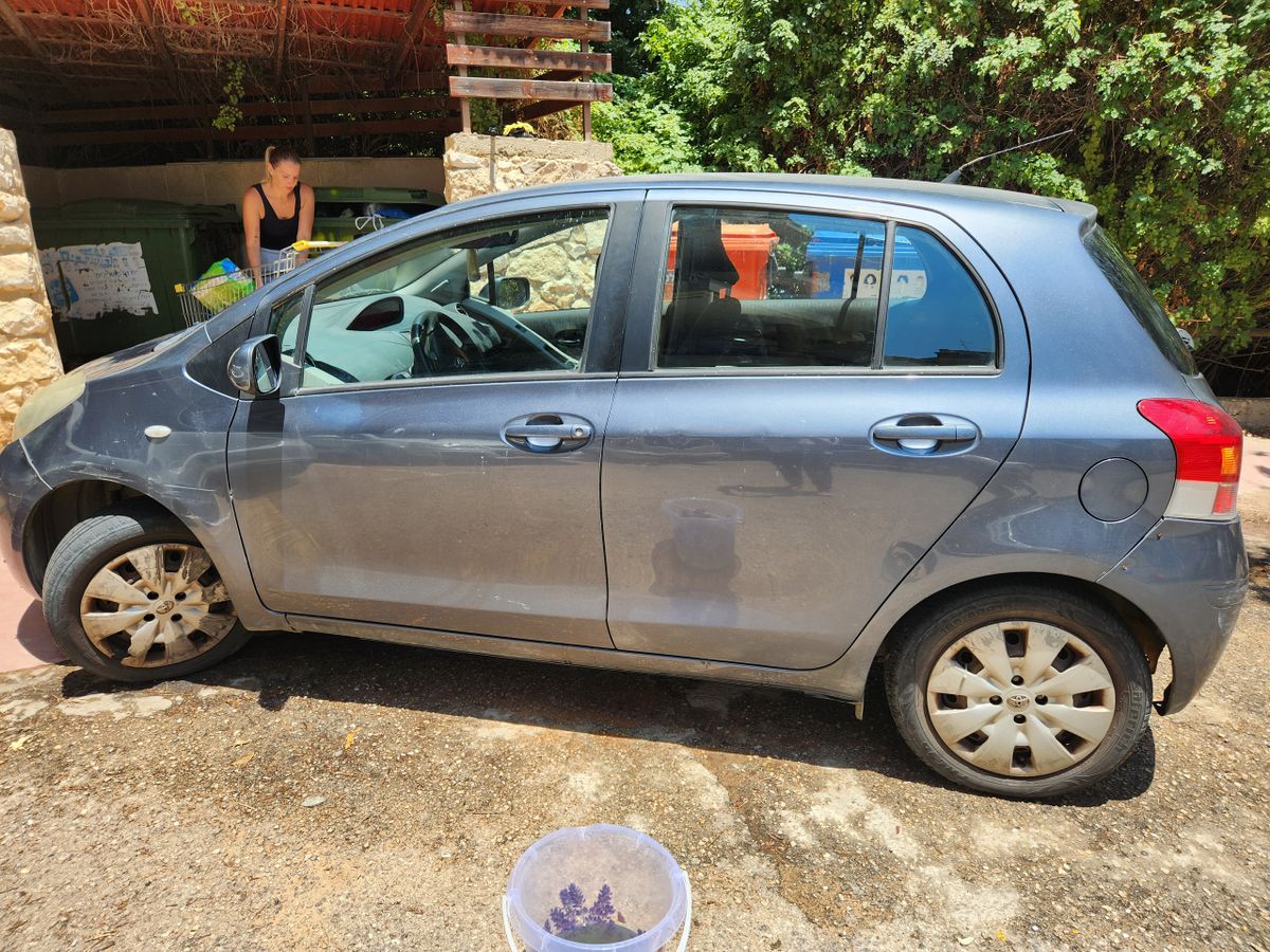 Toyota Yaris с пробегом, 2009, частная рука