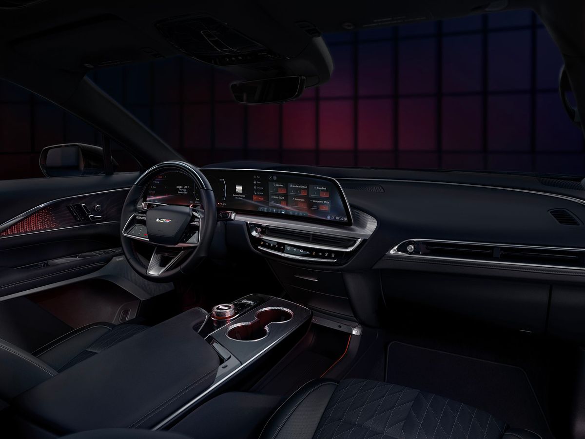 Cadillac Lyriq. Передние сидения.