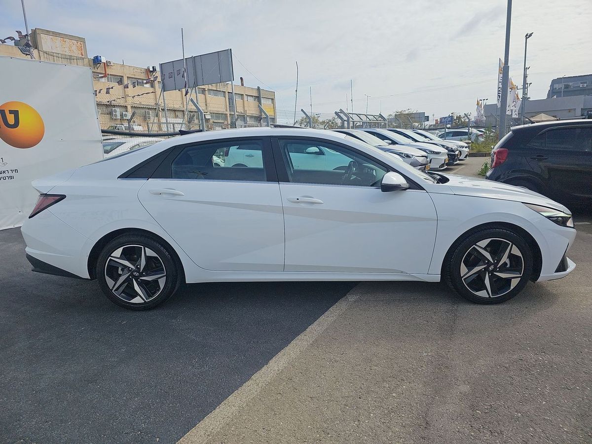 Hyundai Elantra 2nd hand, 2022