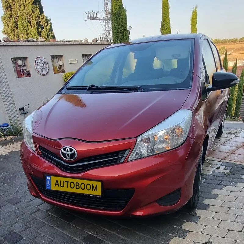 Toyota Yaris с пробегом, 2012, частная рука