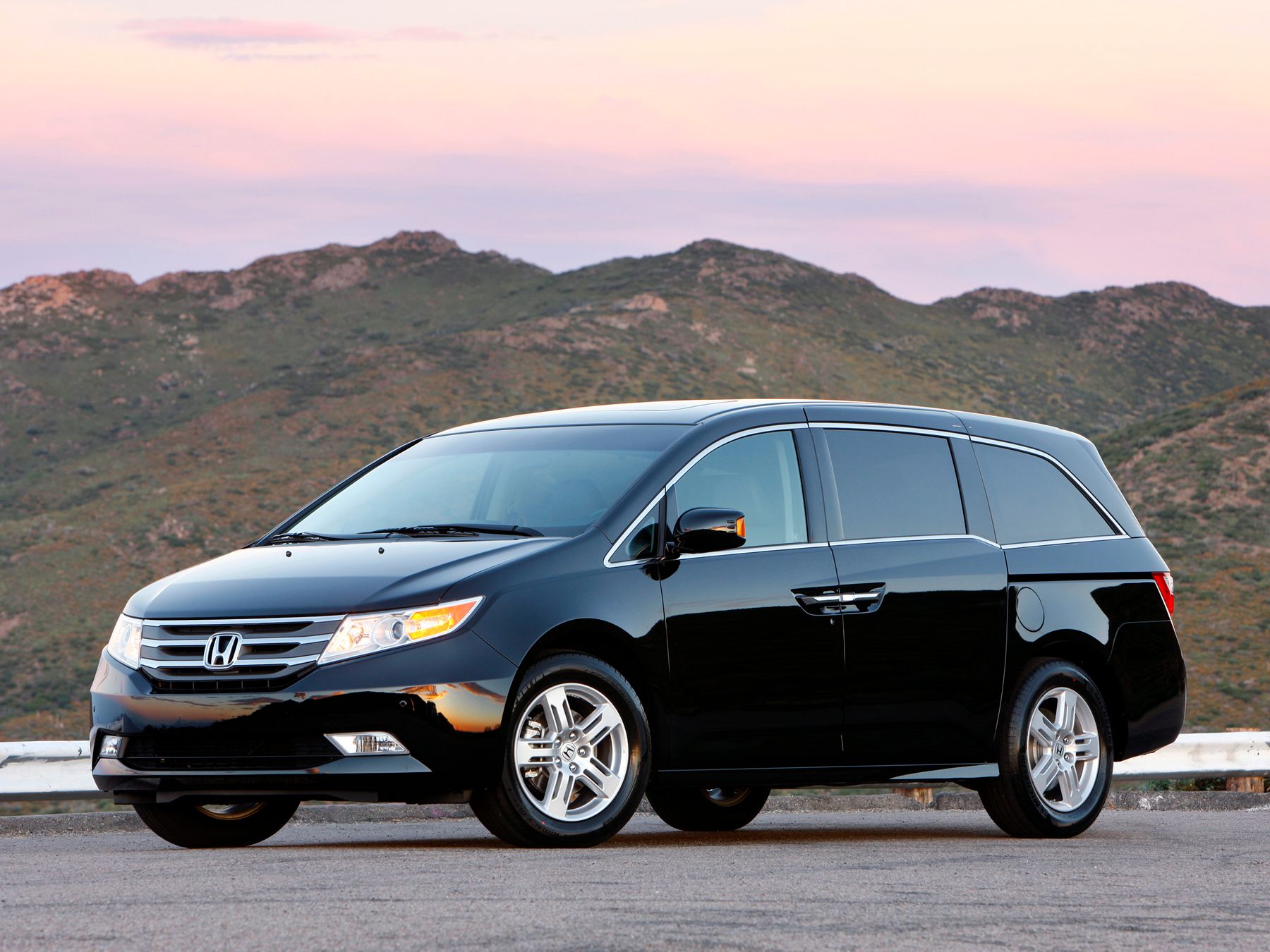 Семиместная машина. Honda Odyssey 2010. Хонда Одиссей 4 поколения. Honda Odyssey 2011. Honda Odyssey 2012.