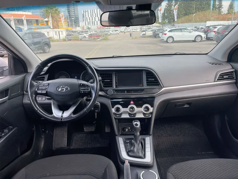 Hyundai Elantra с пробегом, 2019