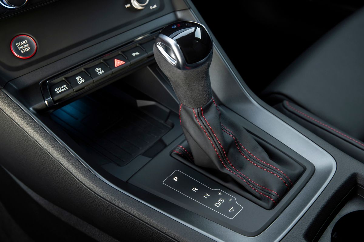 Audi RS Q3 Sportback 2019. Console centrale. VUS Coupé, 1 génération