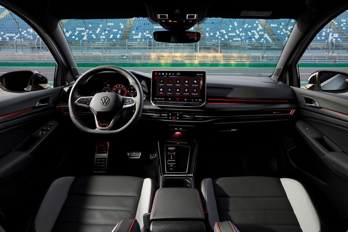 Volkswagen Golf GTI Clubsport 2024. Передние сидения. Хэтчбек 5 дв., 8 поколение, рестайлинг 1