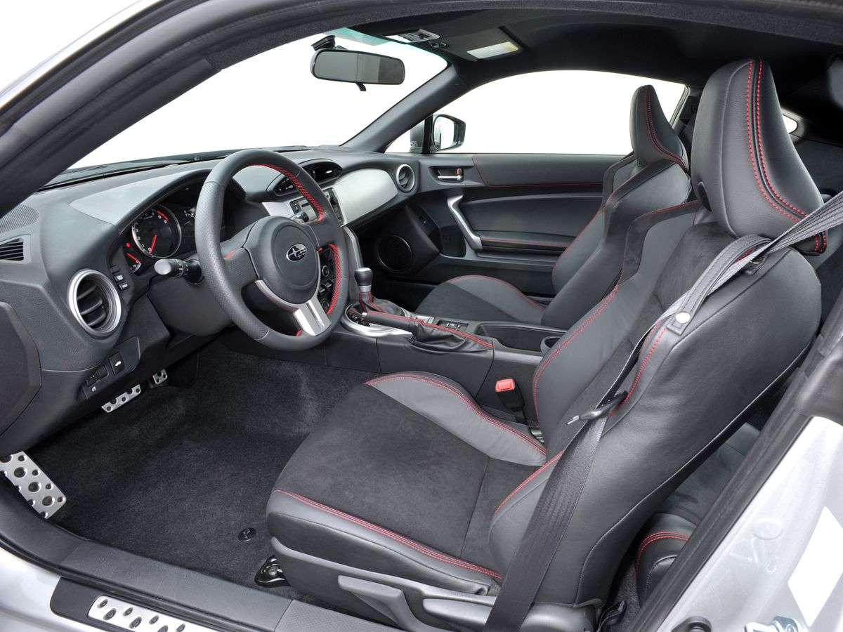Субару BRZ 2012. Передние сидения. Купе, 1 поколение