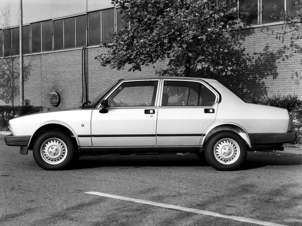 Alfa Romeo Alfetta 1972. Carrosserie, extérieur. Berline, 1 génération