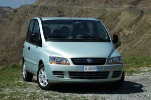 פיאט מולטיפלה ‏2004. מרכב, צורה. קומפקט וואן, 1 דור, שדרוג