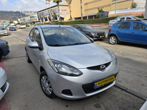 Mazda 2, 2009, фото