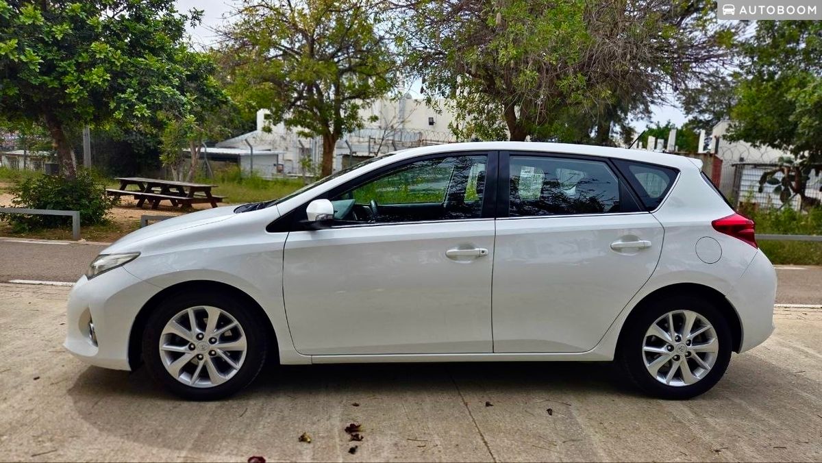 Toyota Auris 2ème main, 2013