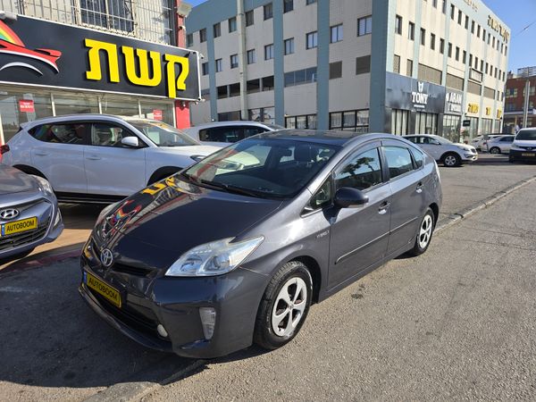 Toyota Prius с пробегом, 2014