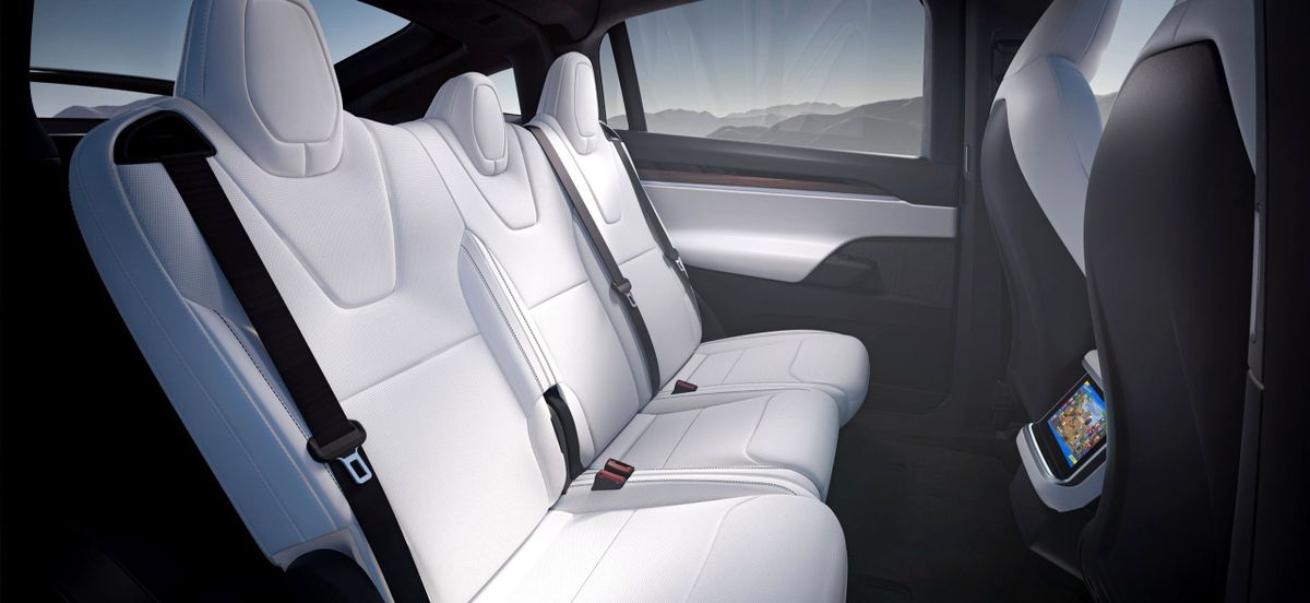 Тесла Модель X 2021. Задние сидения. Внедорожник 5 дв., 1 поколение, рестайлинг
