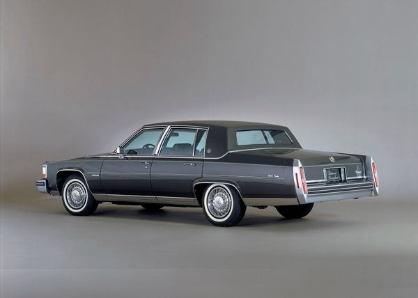 Cadillac Fleetwood Brougham 1977. Carrosserie, extérieur. Berline, 1 génération