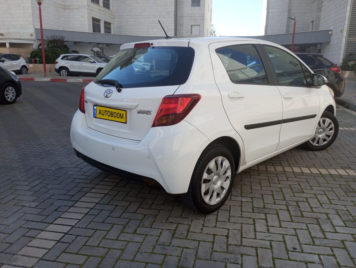 Toyota Yaris с пробегом, 2015, частная рука