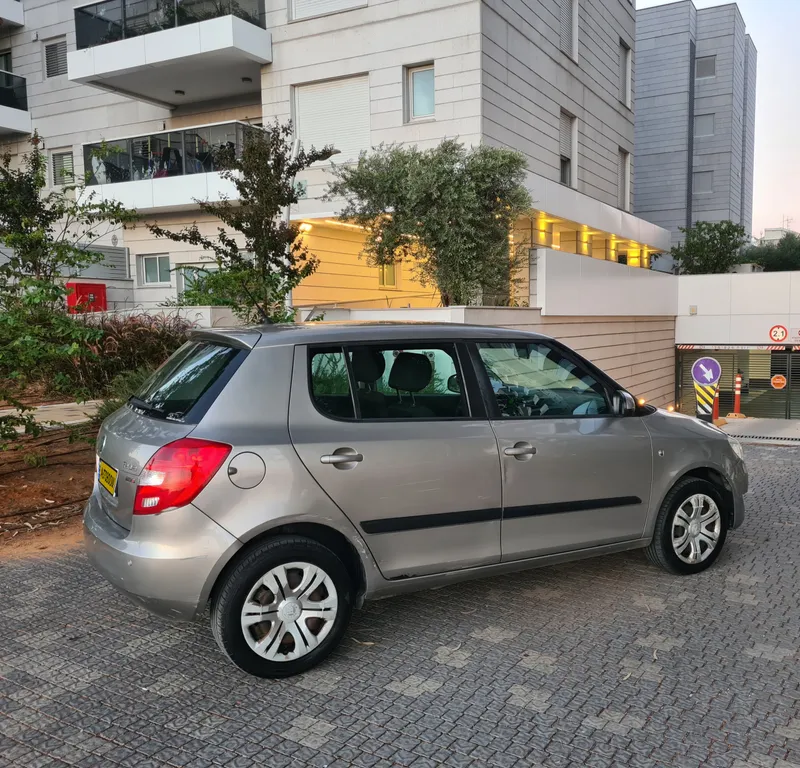 סקודה פאביה יד 2 רכב, 2012, פרטי