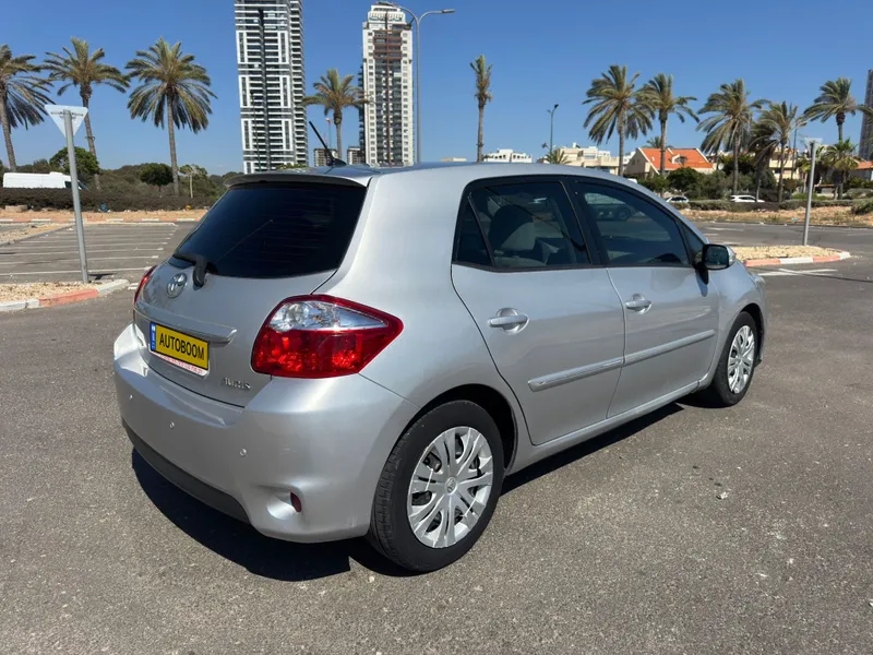 Toyota Auris с пробегом, 2011
