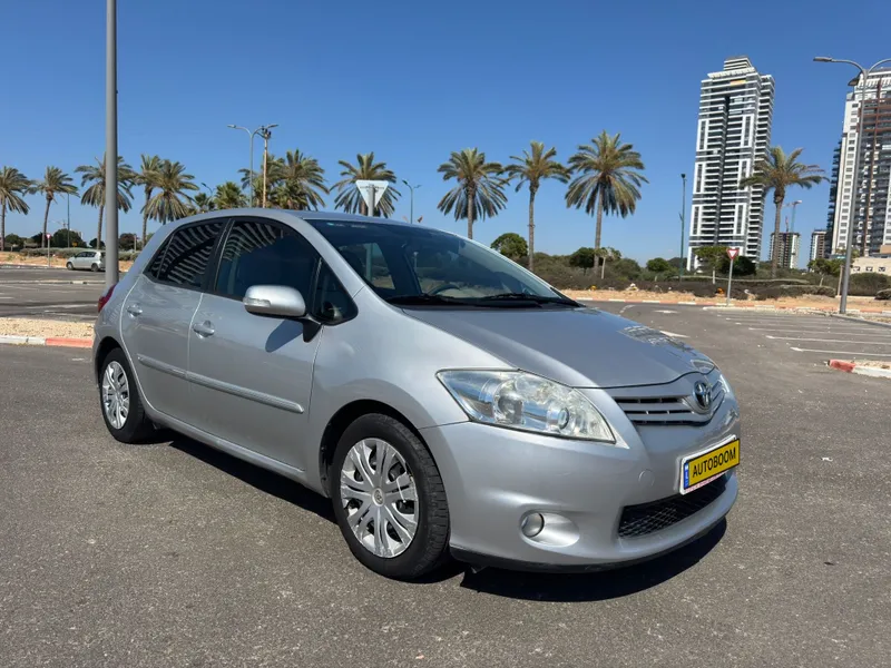 Toyota Auris с пробегом, 2011