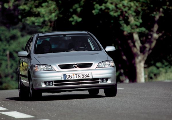 Opel Astra 1998. Carrosserie, extérieur. Berline, 2 génération