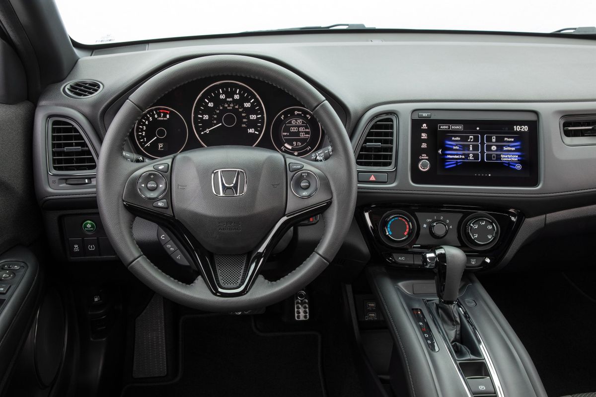 Honda HR-V 2018. Dashboard. SUV 5-doors, 2 generation, restyling