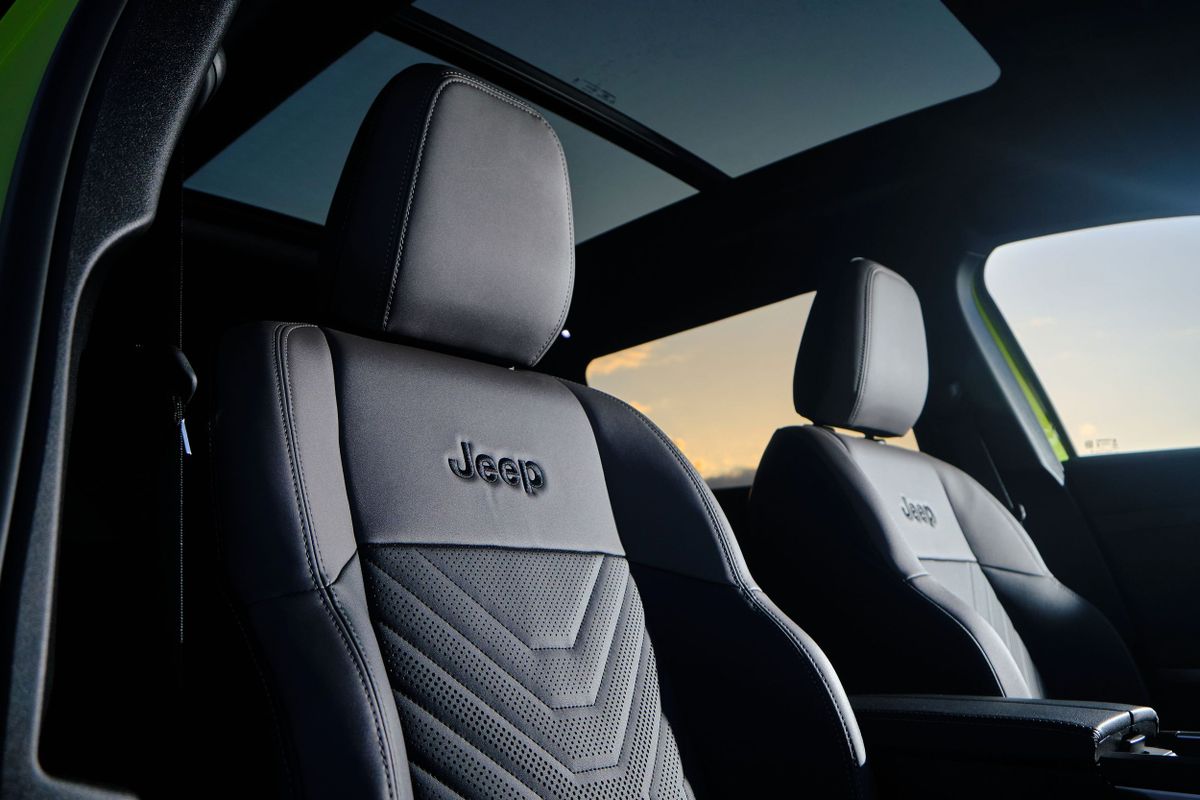 Jeep Compass 2025. Передние сидения. SUV 5 дв., 3 поколение