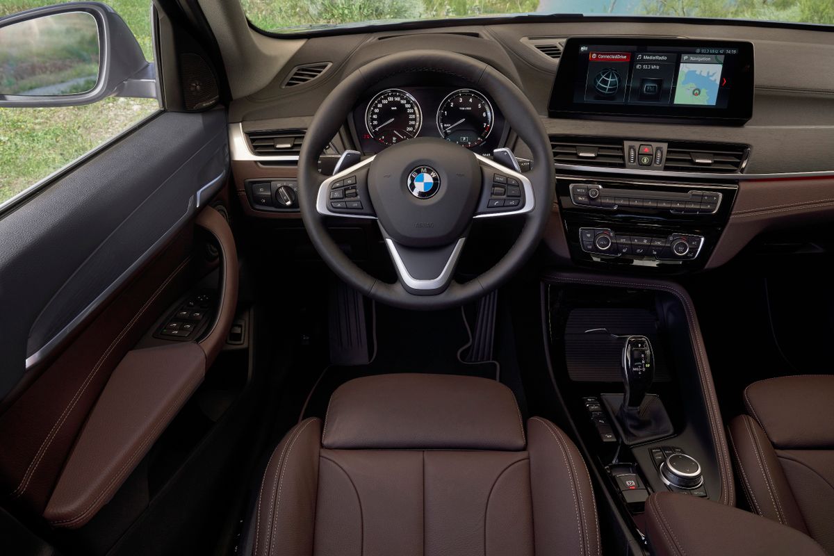 BMW X1 2019. Siéges avants. VUS 5-portes, 2 génération, restyling