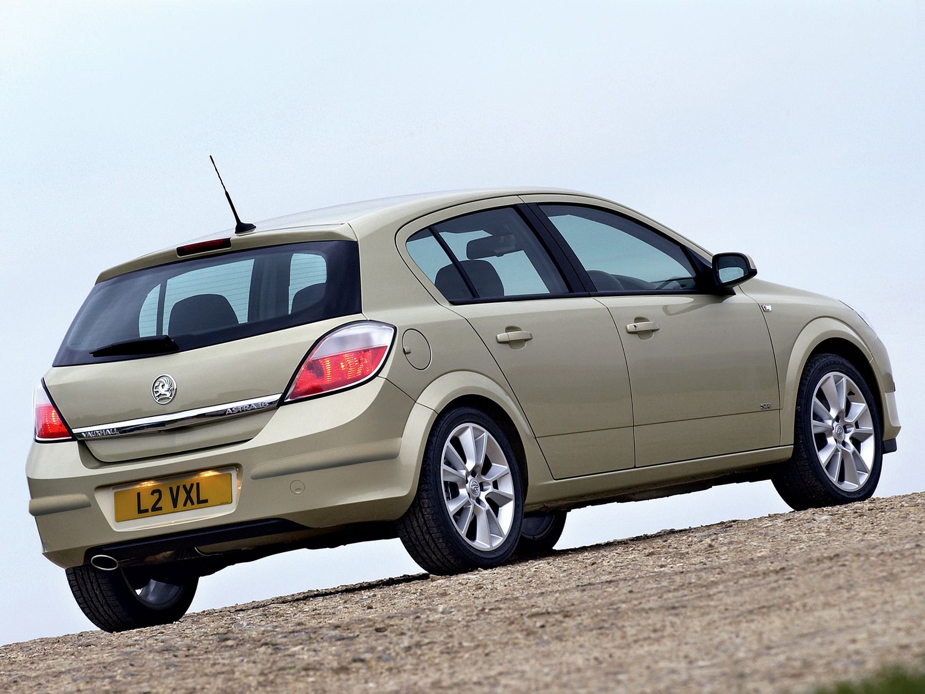 Купить в твери хэтчбек. Opel Astra 2004. Opel Astra h 2005. Opel Astra 2005 хэтчбек.