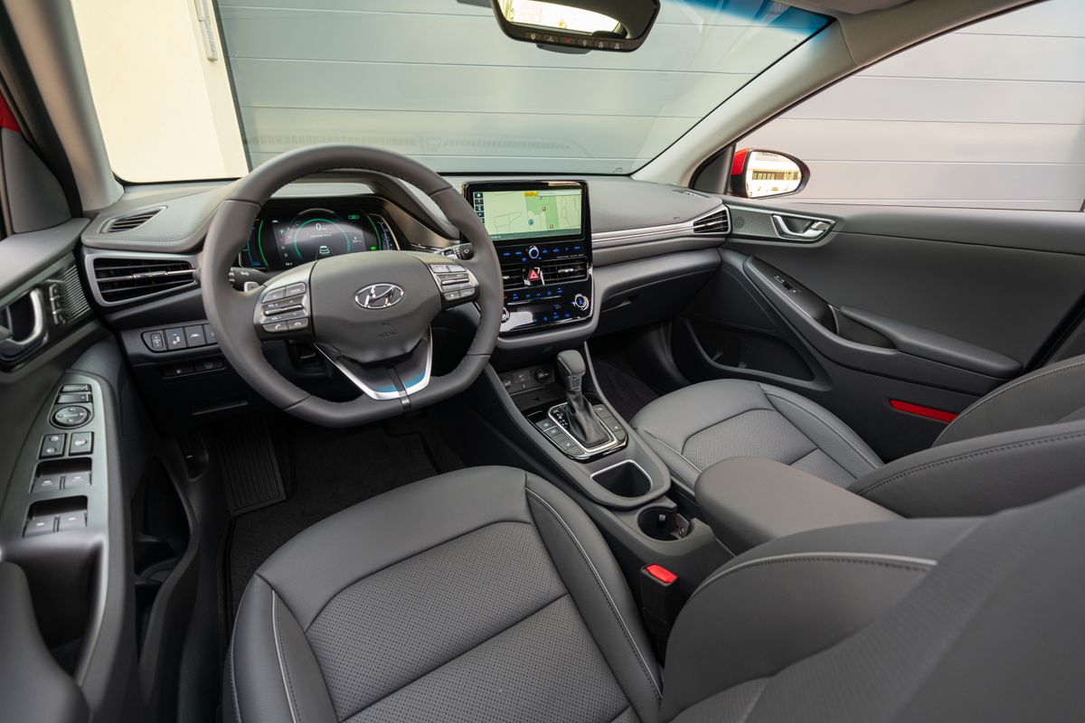 Hyundai IONIQ 2019. Siéges avants. Hatchback 5-portes, 1 génération, restyling