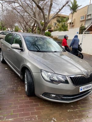 Škoda Superb 2ème main, 2014, main privée