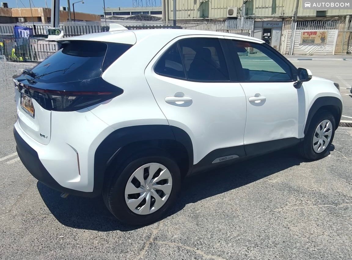 Toyota Yaris Cross 2nd hand, 2024
