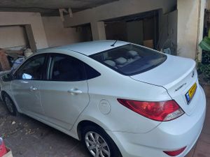 Hyundai i25, 2013, фото