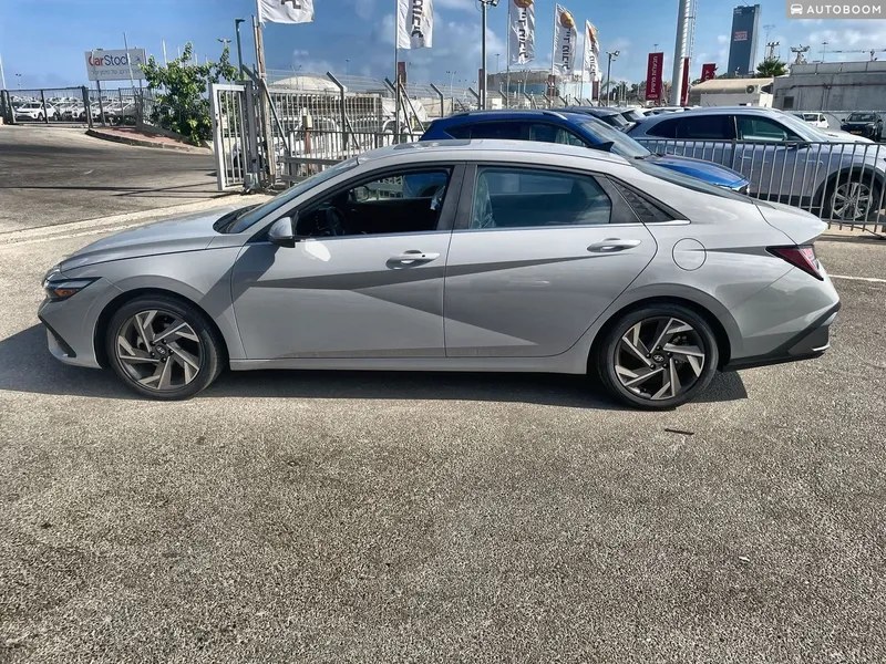 Hyundai Elantra 2nd hand, 2024, private