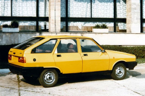 داسيا 1325 1990. الهيكل، المظهر الخارجي. هاتشباك ٥ أبواب, 1 الجيل