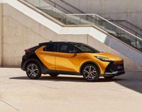 טויוטה C-HR 2023. מרכב, צורה. רכב שטח 5 דלתות, 2 דור