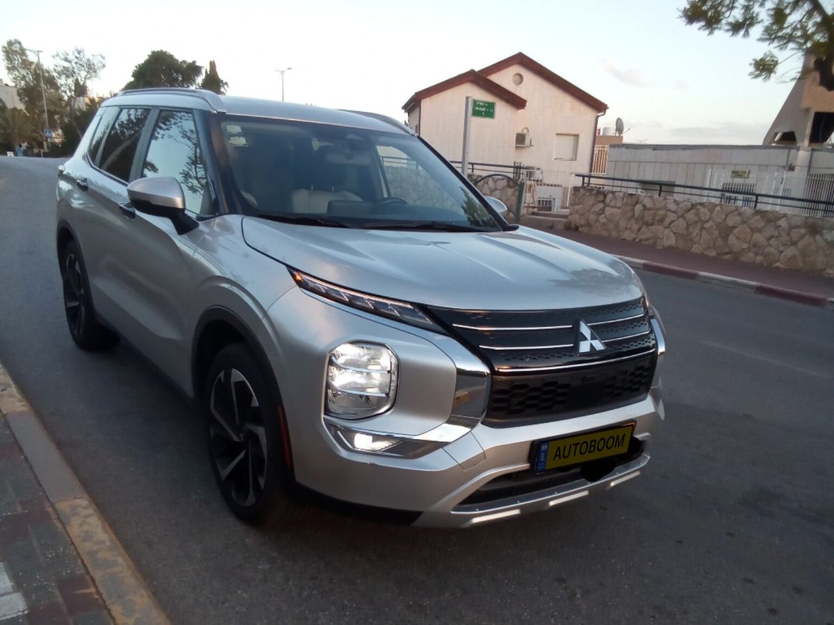 Mitsubishi Outlander 2nd hand, 2022, private