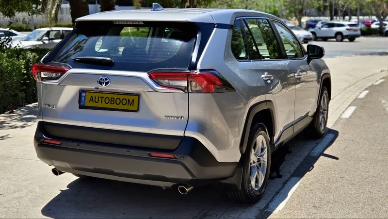 Toyota RAV4 с пробегом, 2023