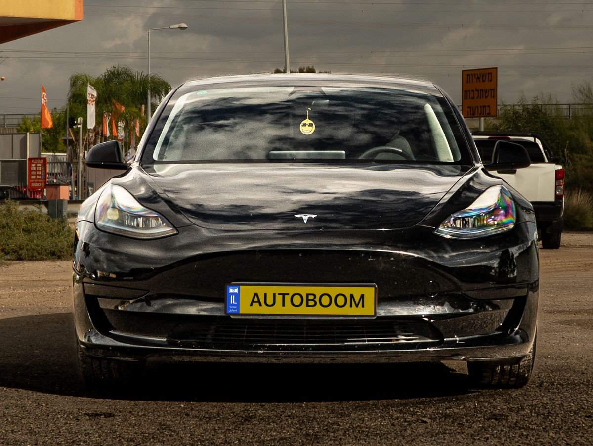 Tesla Model 3 2nd hand, 2023, private