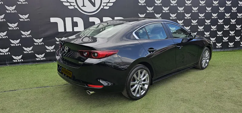 Mazda 3 nouvelle voiture, 2023, main privée