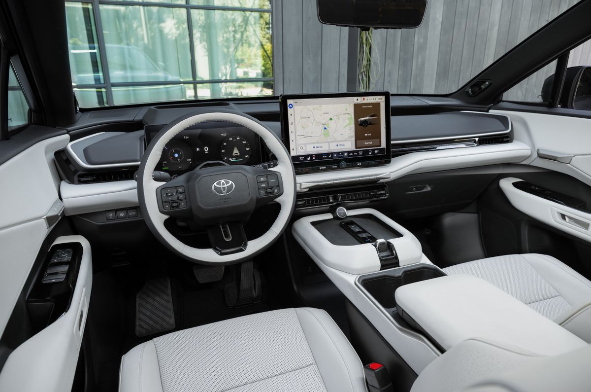 Toyota Highlander. Передние сидения.
