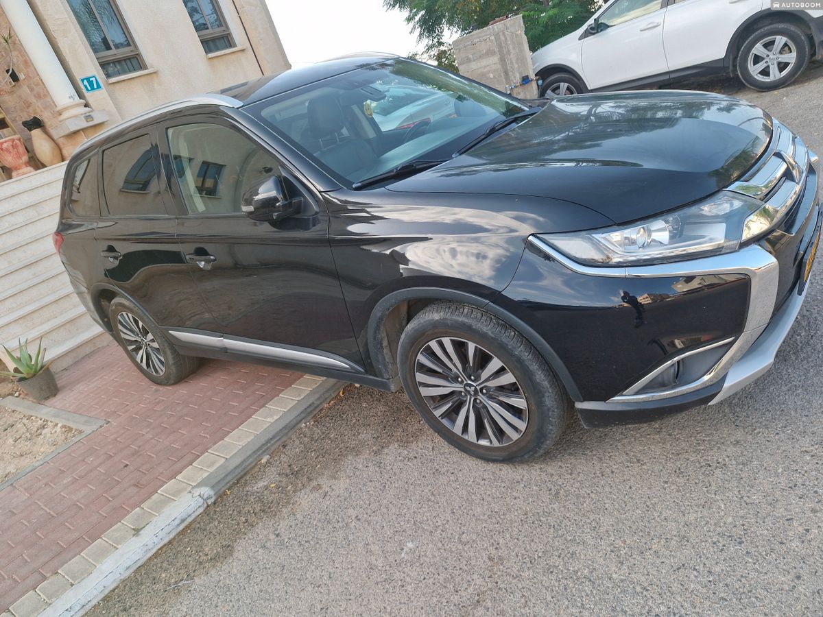 Mitsubishi Outlander 2nd hand, 2016, private