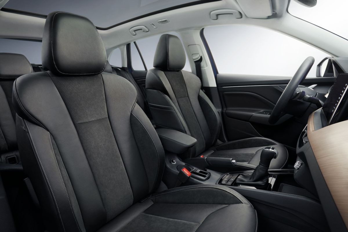 Skoda Scala 2018. Front seats. Hatchback 5-door, 1 generation
