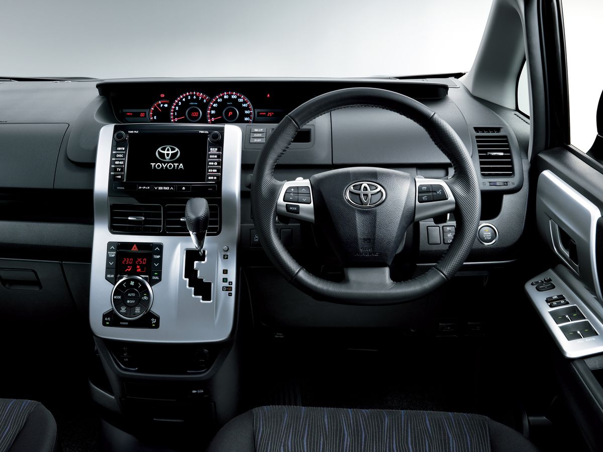 Toyota Voxy 2010. Tableau de bord. Monospace, 2 génération, restyling