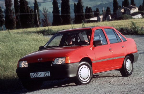 Vauxhall Astra 1984. Carrosserie, extérieur. Berline, 2 génération