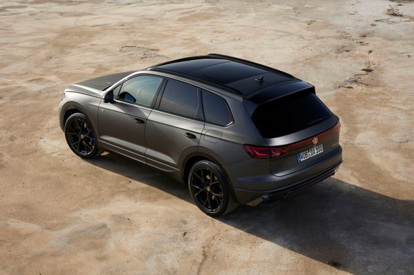 فولكس فاجن طوارق R ‏2023. الهيكل، المظهر الخارجي. SUV ٥ أبواب, 3 الجيل، تحديث