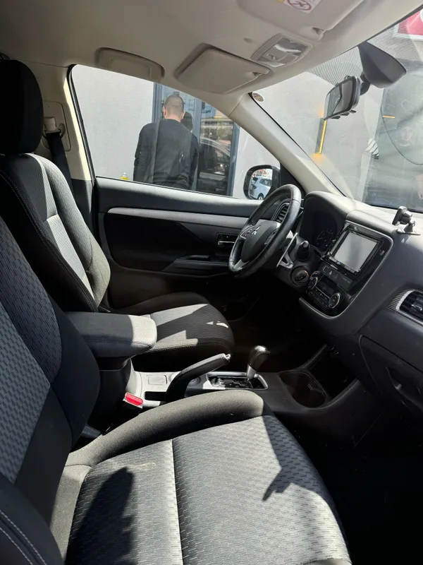Mitsubishi Outlander 2nd hand, 2015