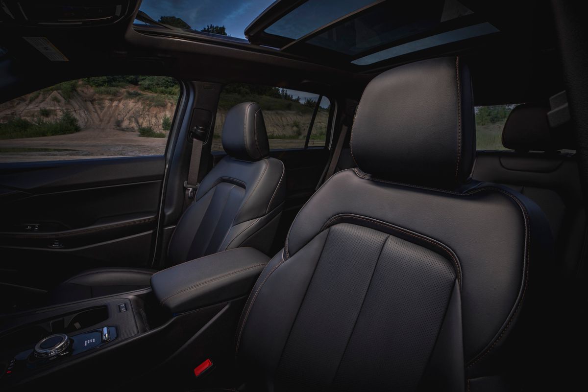 Jeep Cherokee 2025. Передние сидения. Внедорожник 5 дв., 6 поколение