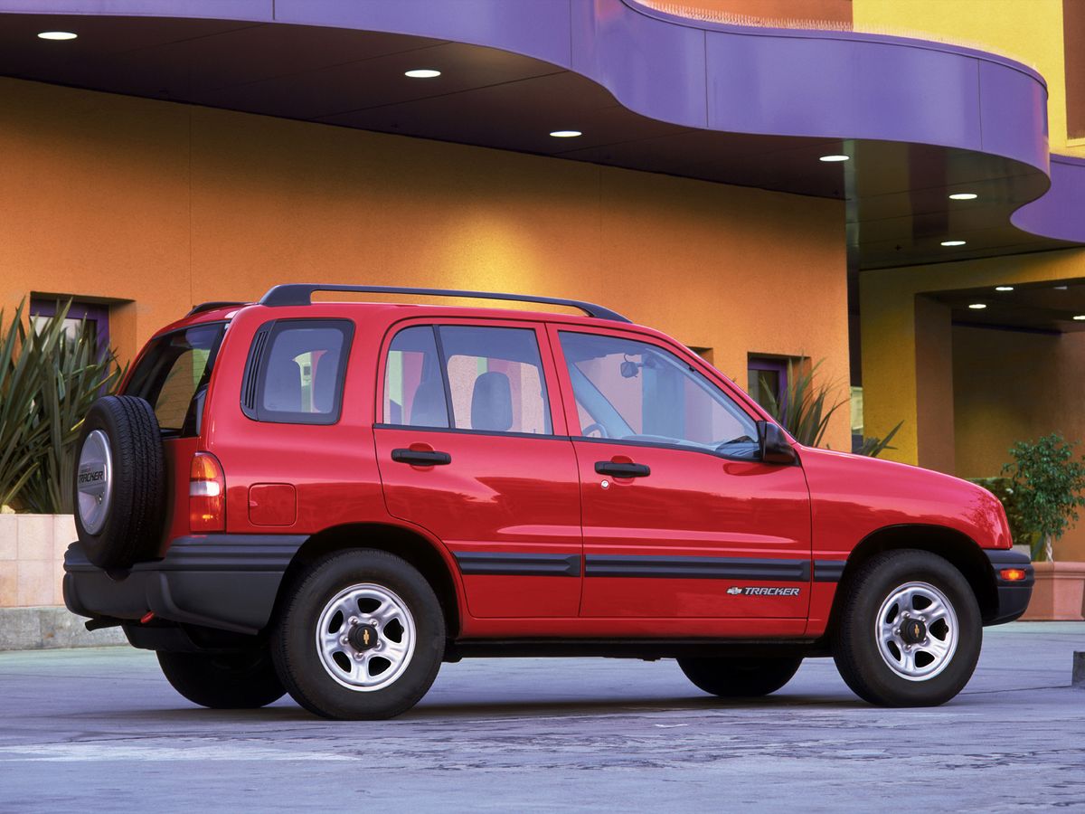 שברולט טראקר ‏1998. מרכב, צורה. רכב שטח 5 דלתות, 2 דור