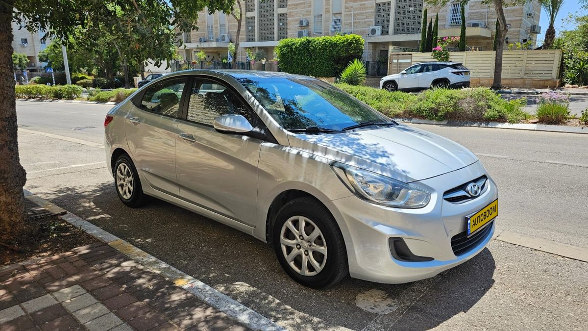 Hyundai i25 с пробегом, 2011, частная рука
