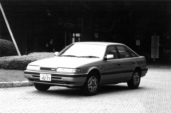 מאזדה קאפלה 1987. מרכב, צורה. האצ'בק 5 דלתות, 4 דור
